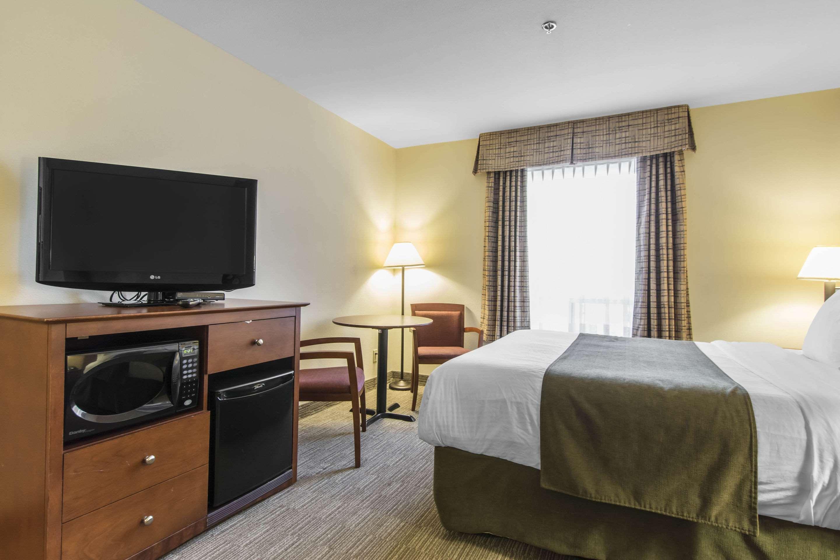 Quality Inn Airport Moncton Exteriör bild