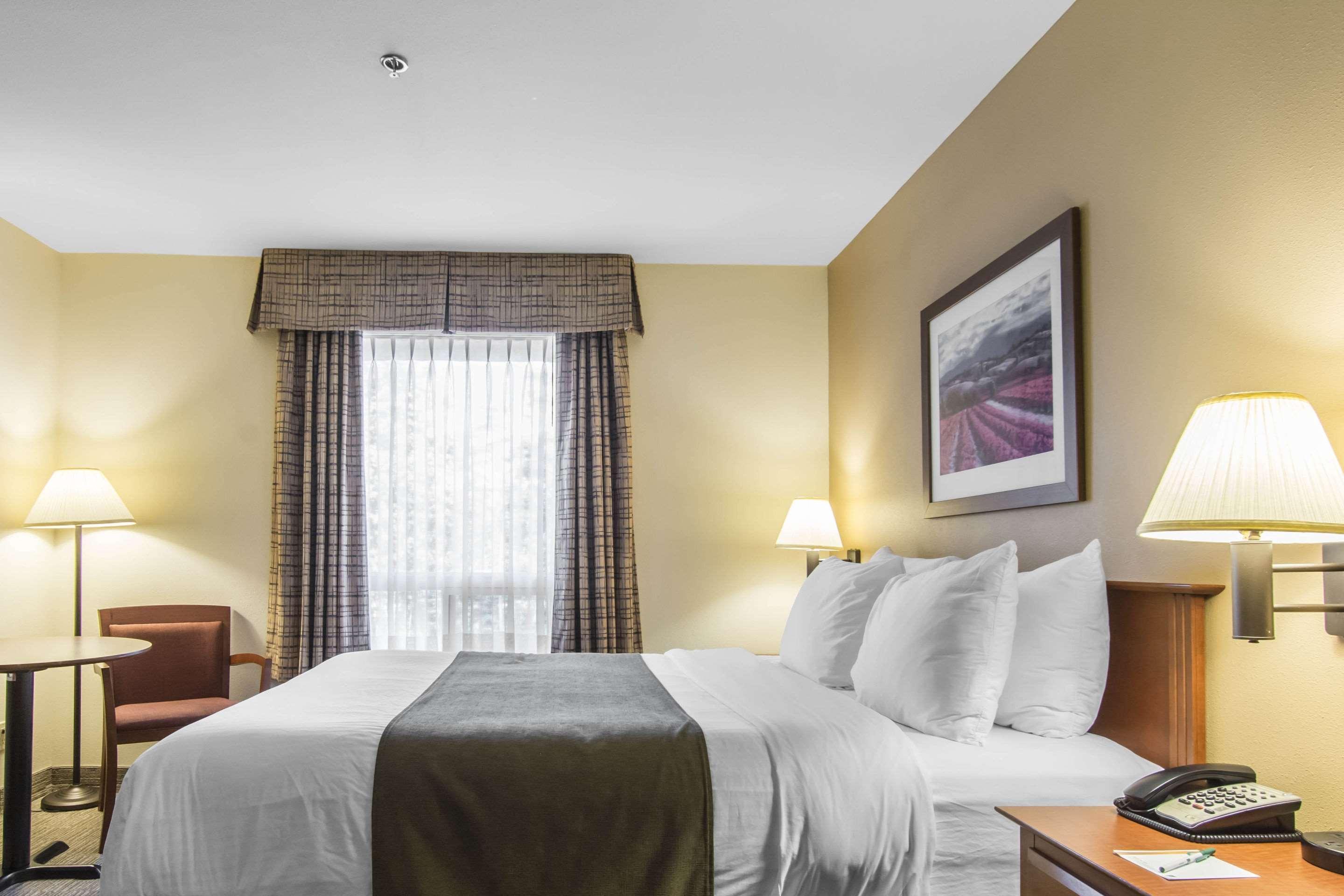 Quality Inn Airport Moncton Exteriör bild