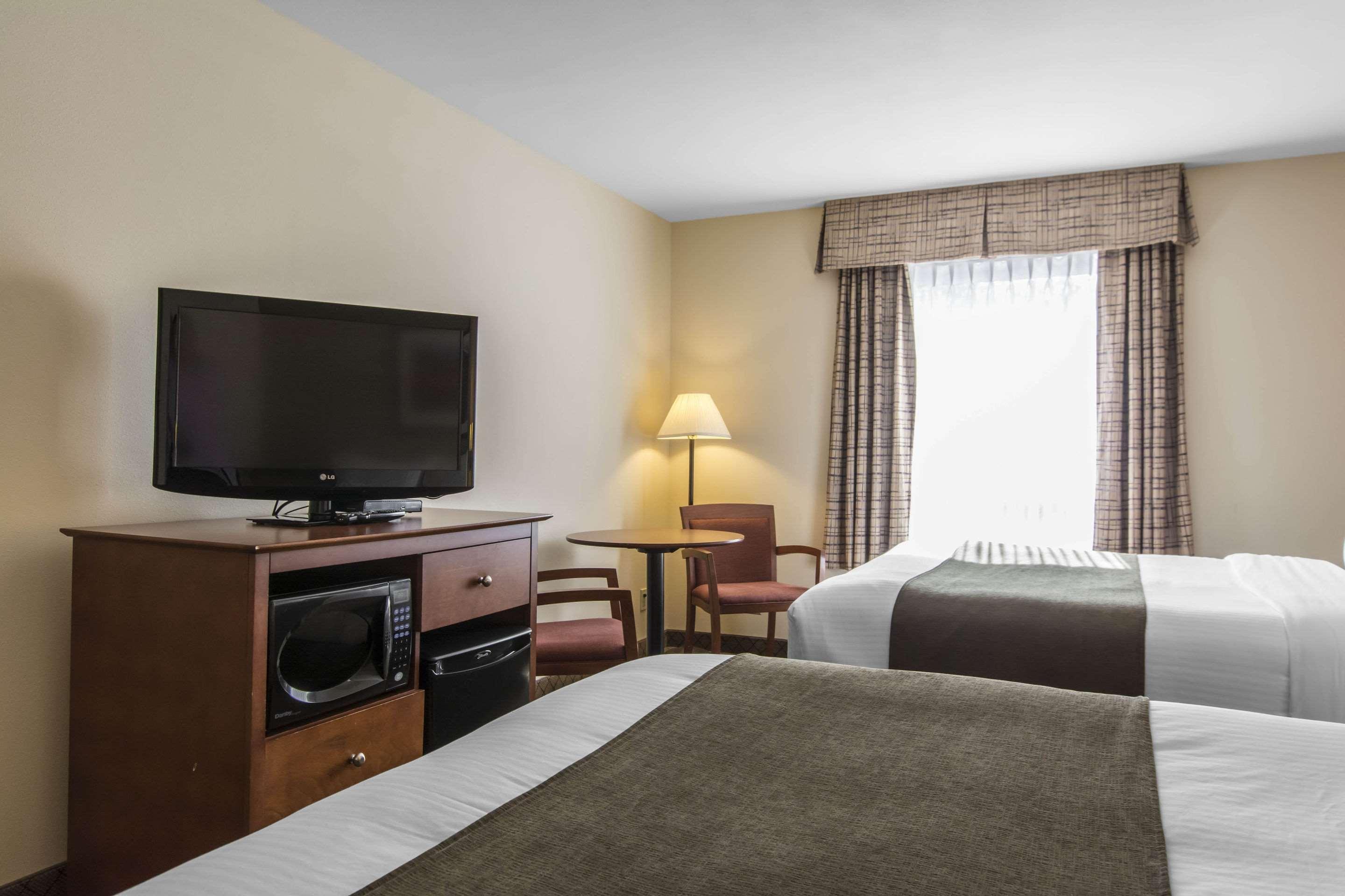 Quality Inn Airport Moncton Exteriör bild