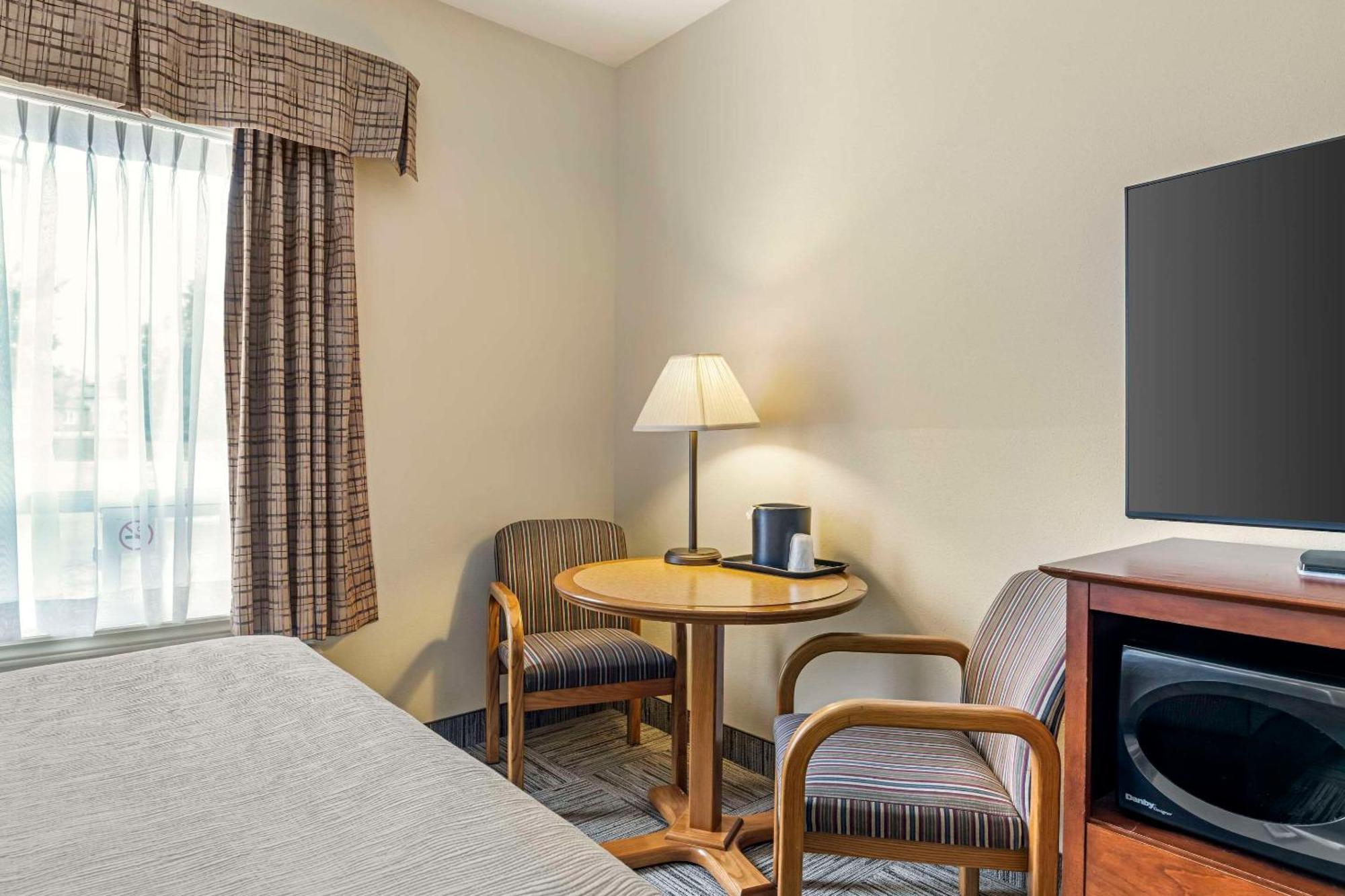 Quality Inn Airport Moncton Exteriör bild